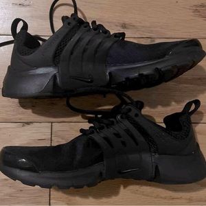 Unisex Nike Black Presto size 6. Worn twice